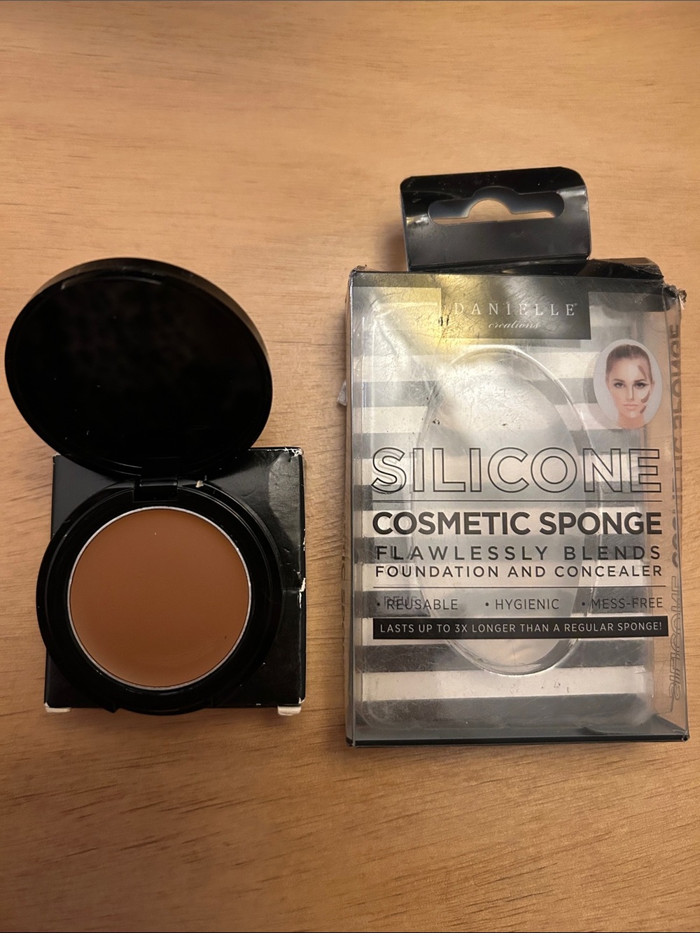 New Lot 2 Avon Concealer Chestnut & Sponge
